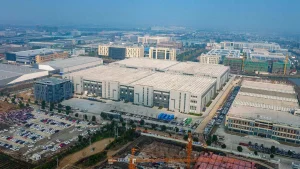 立讯智造：全省首个区外保税维修项目，为企业创造新的业务增长点。